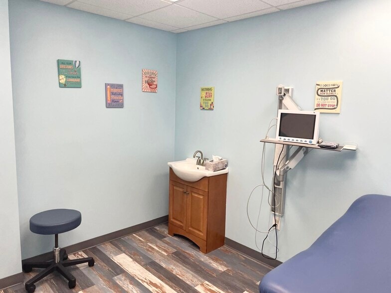 More Photos Of 7115 Leesburg Pike, Falls Church Office For Sale
