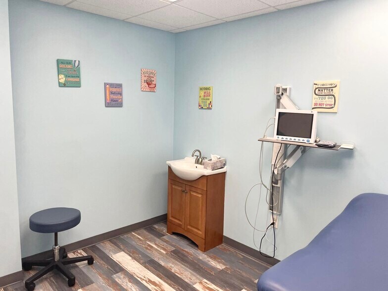 More Photos Of 7115 Leesburg Pike, Falls Church Office For Sale