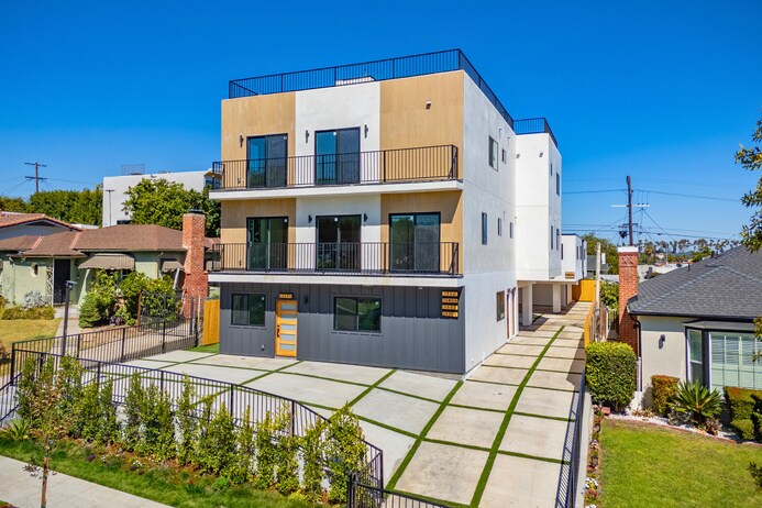 More Photos Of 1330 S Longwood Ave, Los Angeles Apartments For Sale
