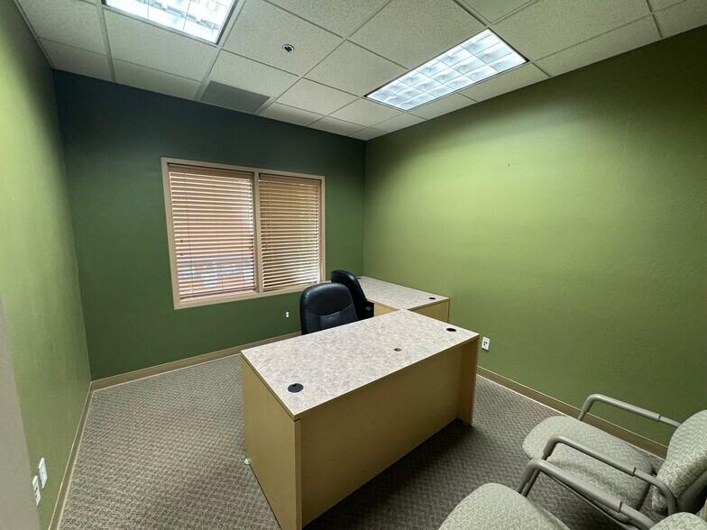 More Photos Of 3955 Coffee Rd, Bakersfield Office For Lease