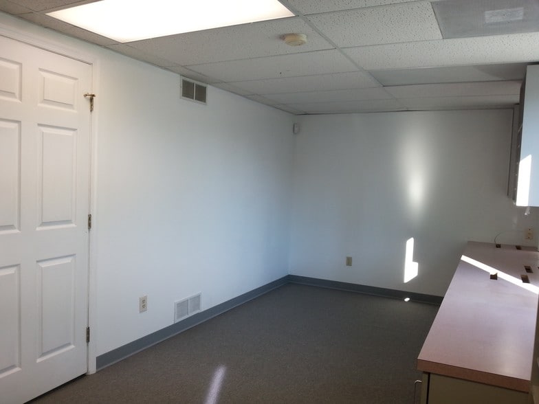 More Photos Of 19 W Bel Air Ave, Aberdeen Storefront For Lease