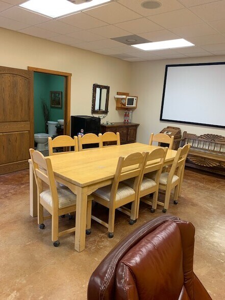 More Photos Of 120 Frog Pond Ln, Dripping Springs Freestanding For Lease