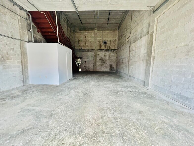 More Photos Of 16599-16621 SW 117th Ave, Miami Warehouse For Sale
