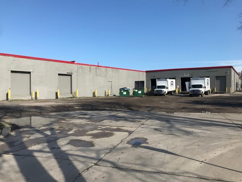 Primary Photo Of 341 Goddard Rd, Wyandotte Self Storage For Sale