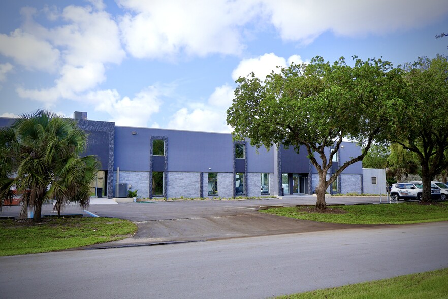 Primary Photo Of 3001 SW 10th St, Pompano Beach Coworking Space