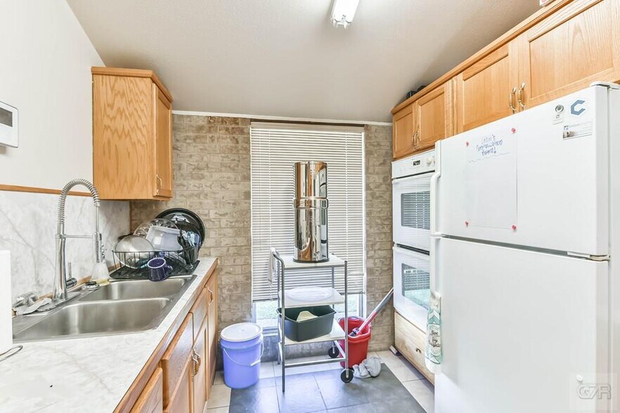 More Photos Of 426 Winnie, Galveston Religious Facility For Lease