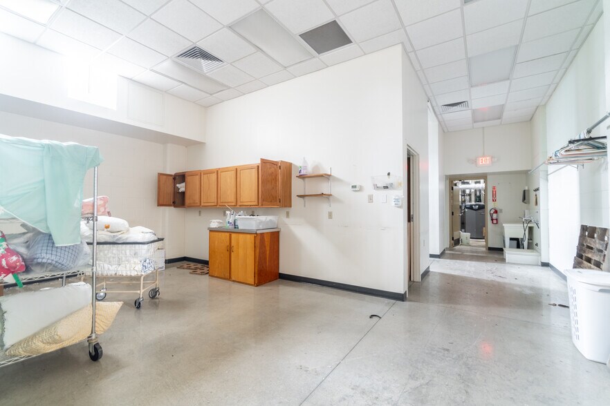More Photos Of 25 Victory Noll Dr, Huntington Healthcare For Sale