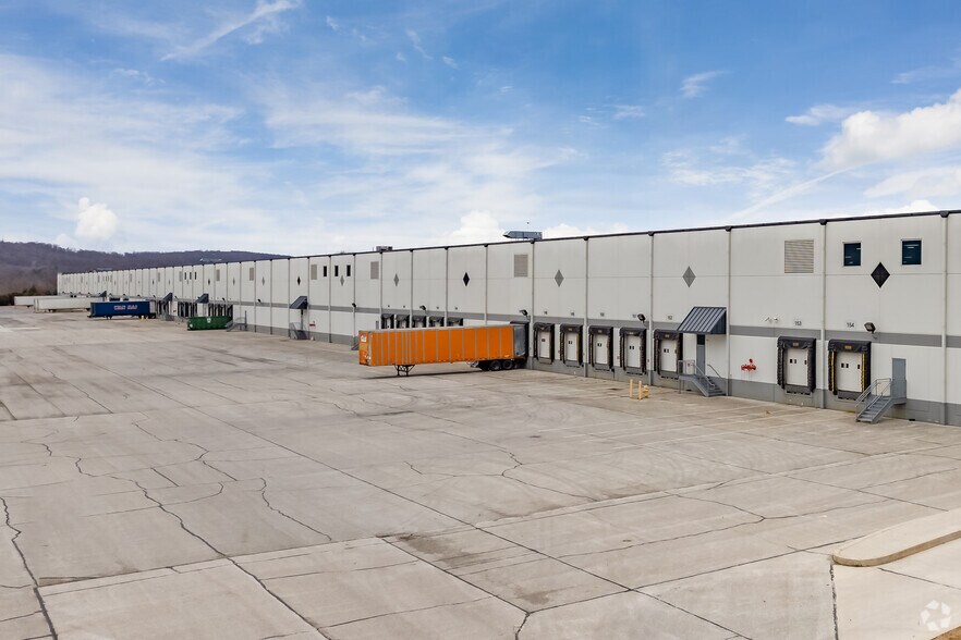 More Photos Of 600 Industrial Dr, Lewisberry Distribution For Lease