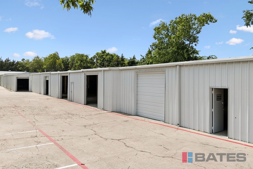 More Photos Of 1101 S Hampton Rd, DeSoto Showroom For Lease