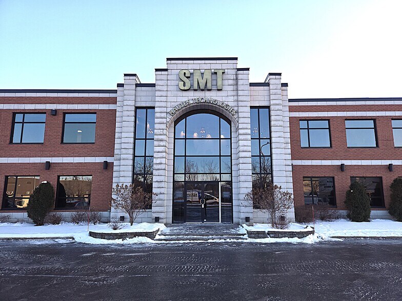 More Photos Of 2222 Boul Dagenais O, Laval Light Distribution For Sale