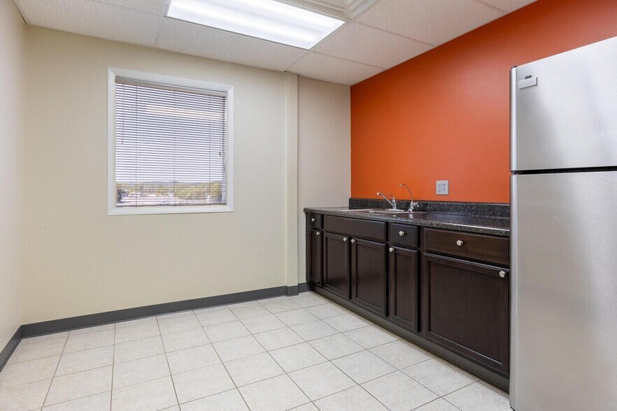 More Photos Of 240 Edwards St, Cleveland Office For Sale