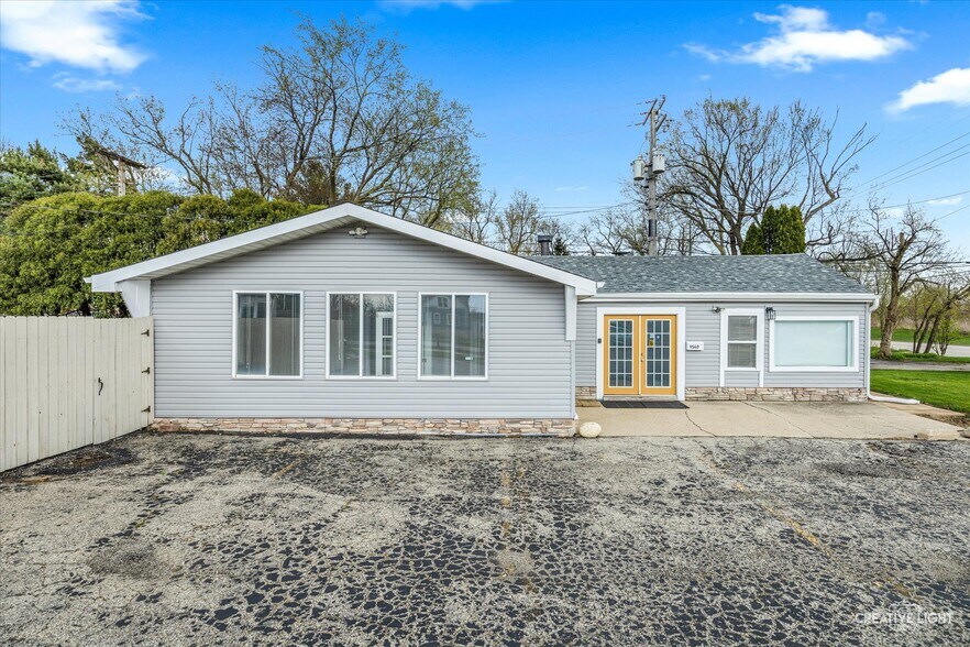 Primary Photo Of 9560 S State Route 31, Algonquin Medical For Sale