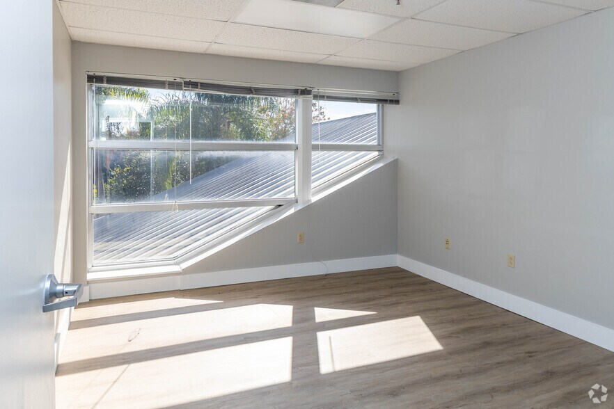 More Photos Of 2600 Quantum Blvd, Boynton Beach Office For Lease
