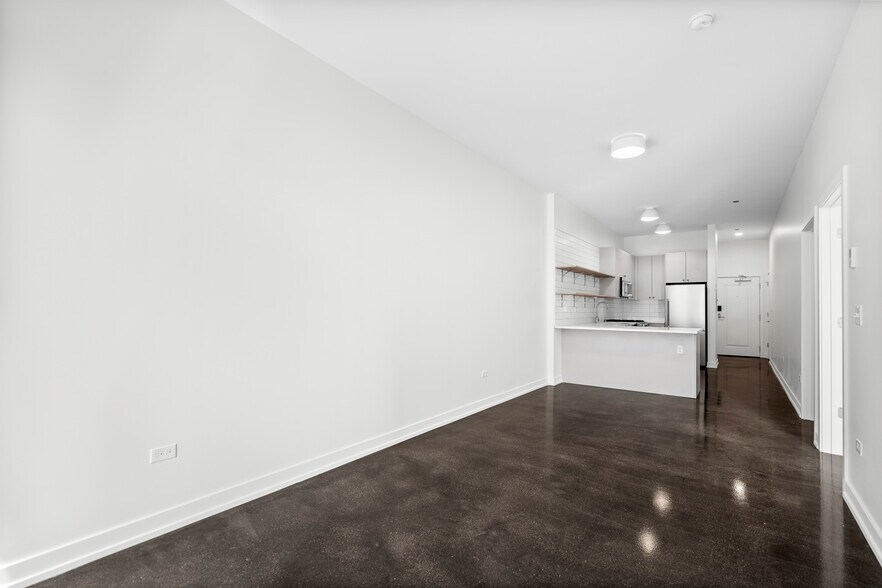 More Photos Of 1135 W Winona St, Chicago Apartments For Lease