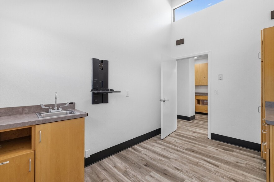 More Photos Of 47 Penny Ln, Watsonville Medical For Sale