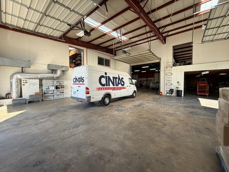 More Photos Of 10110 E 46th Pl, Tulsa Service For Lease