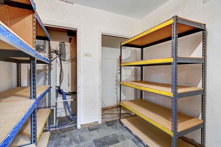 More Photos Of 15 E Centre St, Baltimore Bar For Sale