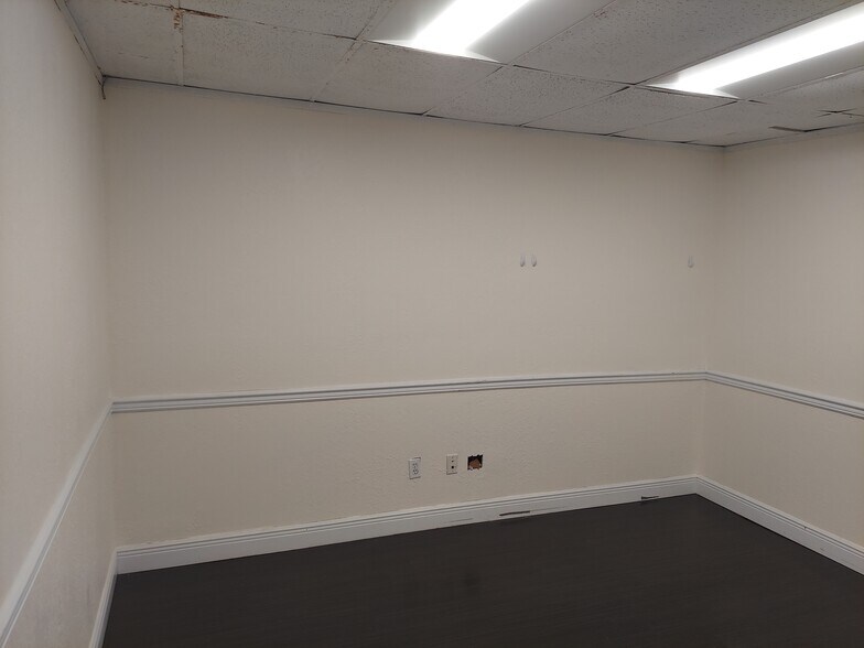More Photos Of 180 E Burgess Rd, Pensacola Office For Lease