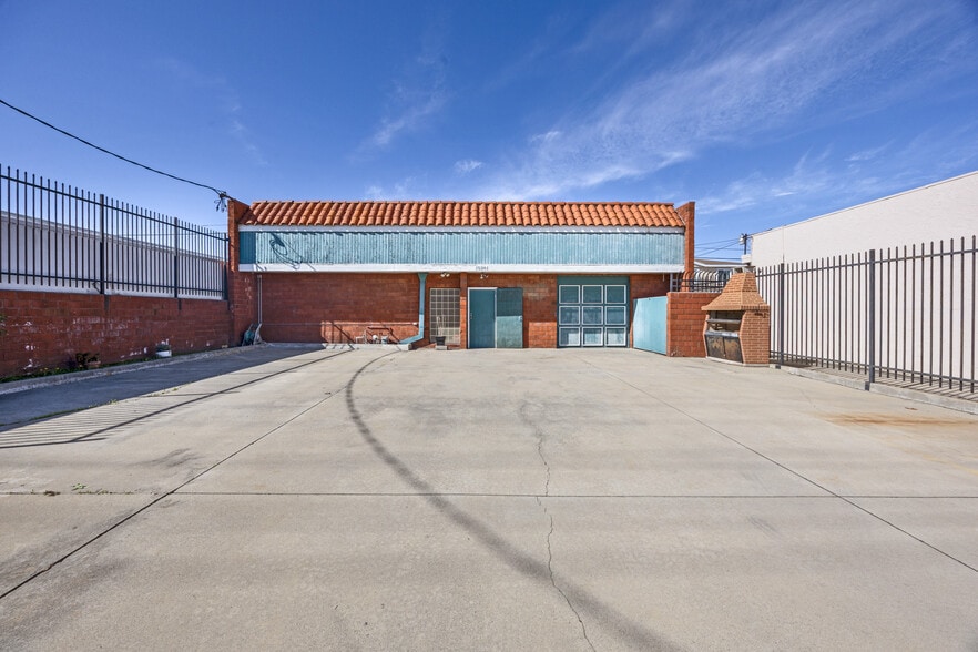 More Photos Of 15201 Prairie Ave, Lawndale Flex For Sale