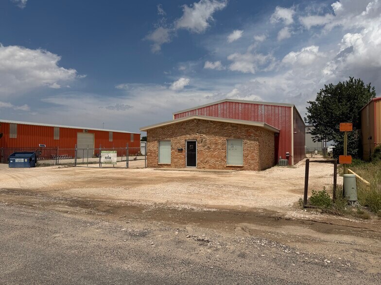 More Photos Of 4921 S County Road 1303, Odessa Light Manufacturing For Lease