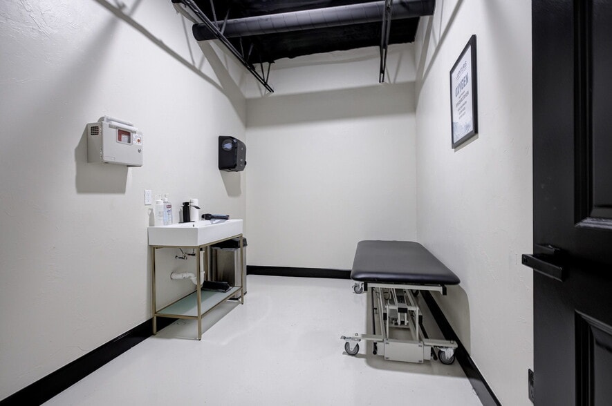 More Photos Of 6500 N Meridian Ave, Oklahoma City Medical For Sale