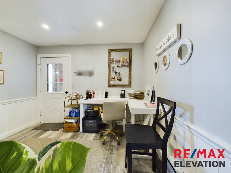 More Photos Of 915 W Fetterman St, Buffalo Office For Sale