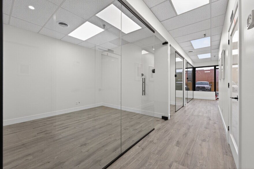 More Photos Of 570 Hood Rd W, Markham Service For Sale