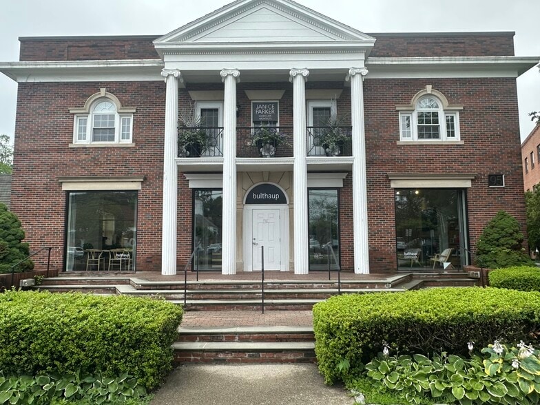 More Photos Of 95 E Putnam Ave, Greenwich Office For Sale