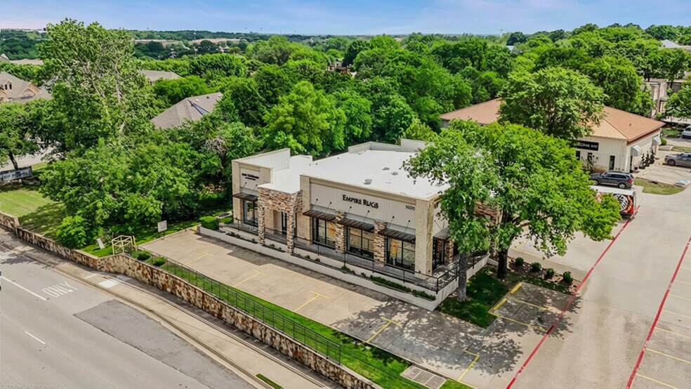 More Photos Of 1695 E Southlake Blvd, Southlake Freestanding For Lease