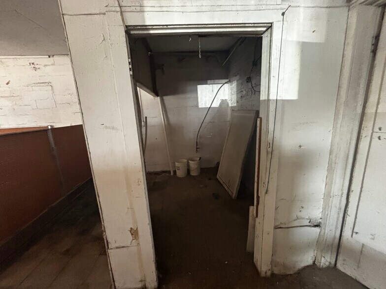 More Photos Of 201 N Main St, McGregor Office For Sale