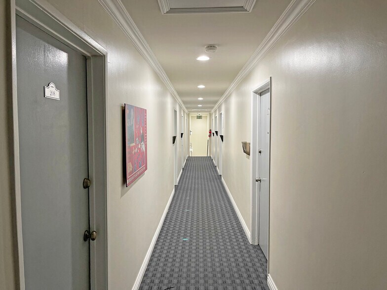 More Photos Of 11350 Ventura Blvd, Studio City Office For Lease