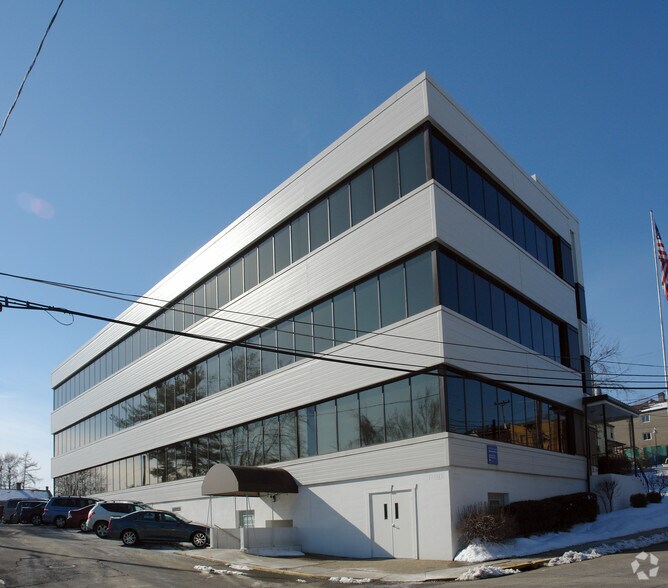 More Photos Of 221 7th St, Pittsburgh Office For Lease