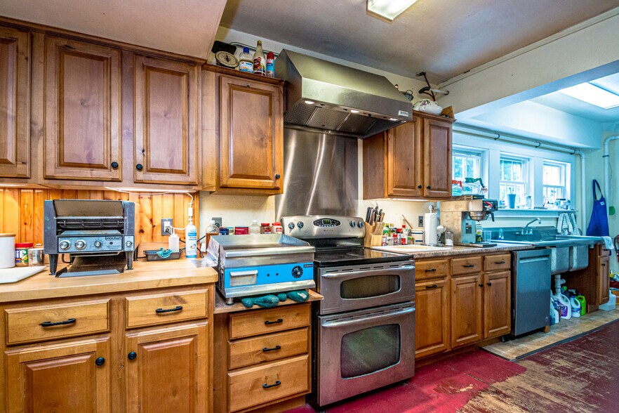 More Photos Of 207 Seavey St, North Conway Hospitality For Sale