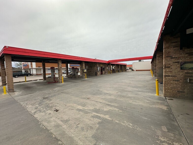 More Photos Of 2004 W Buckingham Rd, Garland Carwash For Sale