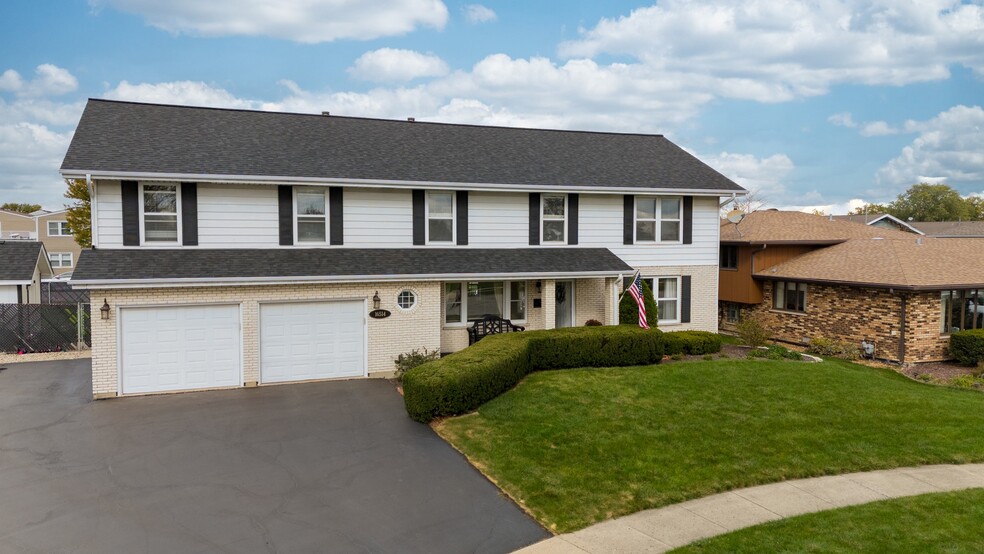 Primary Photo Of 16514 Crescent Ave, Tinley Park Apartments For Sale