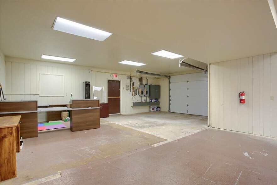More Photos Of 55 W Shortcut Rd, Newport Loft Creative Space For Sale