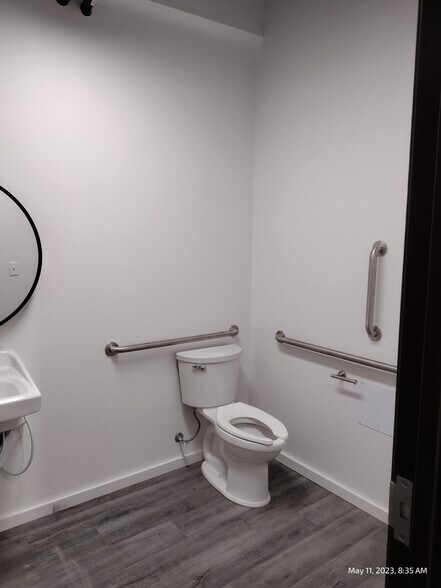 More Photos Of 17860 MacArthur Park Rd, Edmond Flex For Sale