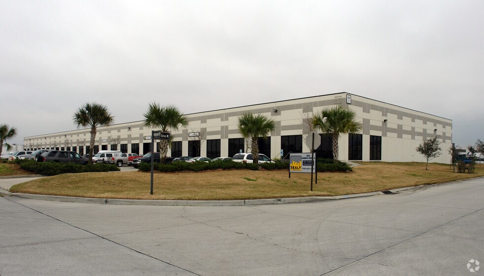 More Photos Of 110 Widgeon Dr, Saint Rose Warehouse For Lease