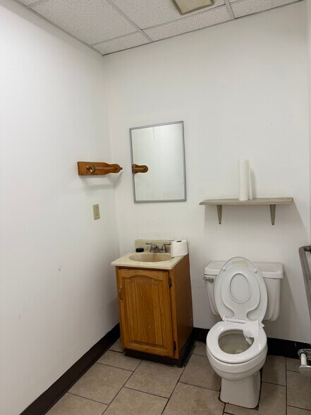 More Photos Of 4200 Lamar Ave, Memphis Warehouse For Lease