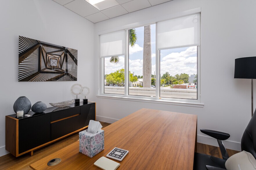 More Photos Of 599 9th St N, Naples Medical For Sale