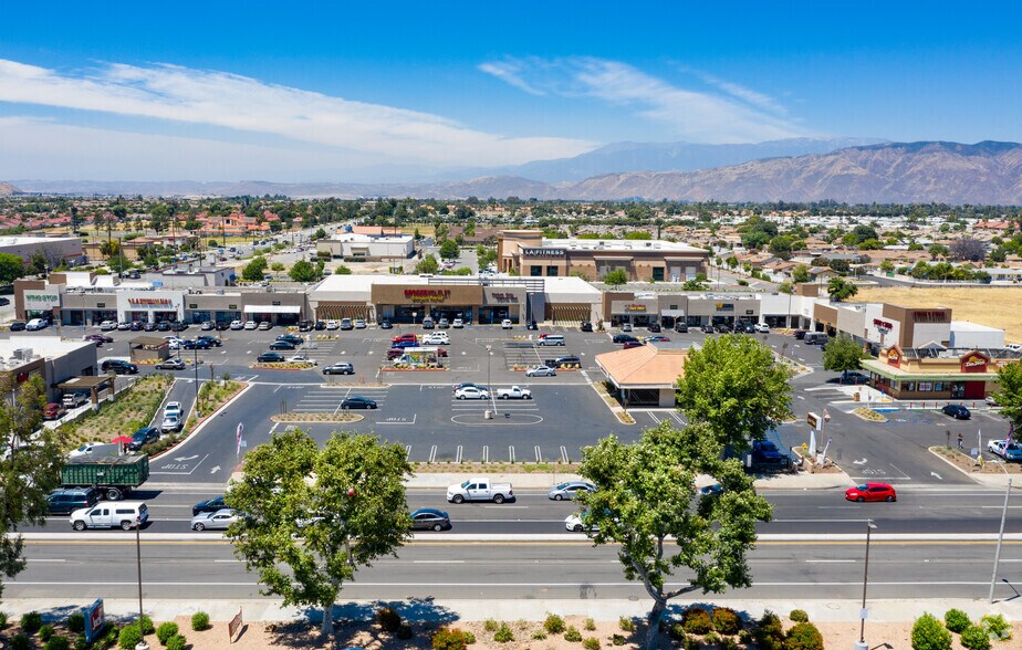 Primary Photo Of 3104-3232 W Florida Ave, Hemet Storefront For Lease