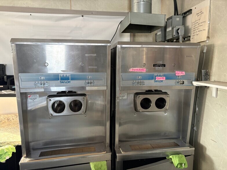 More Photos Of 961 E High St, Hicksville Restaurant For Sale