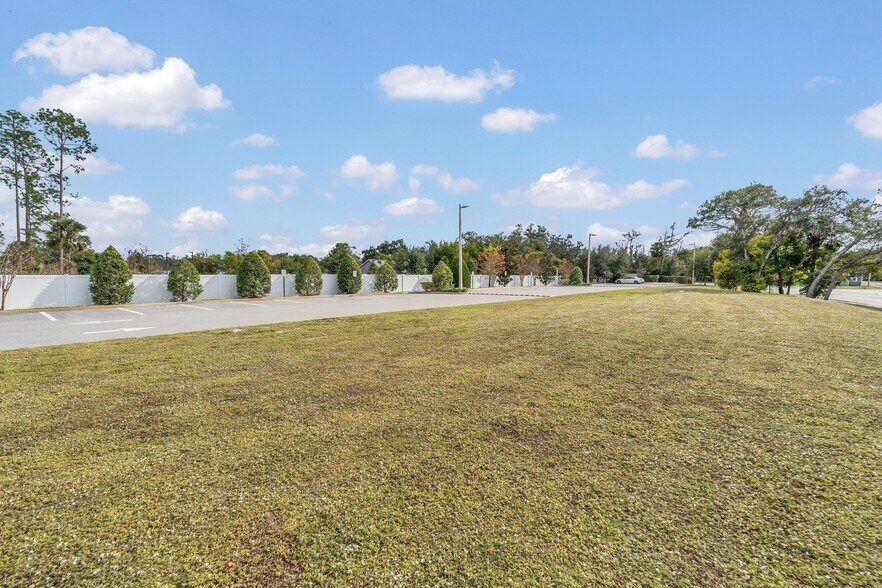More Photos Of 131 S Country Club Rd, Lake Mary Office For Sale