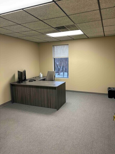 More Photos Of 15 Oak Rd, Fairfield Warehouse For Lease