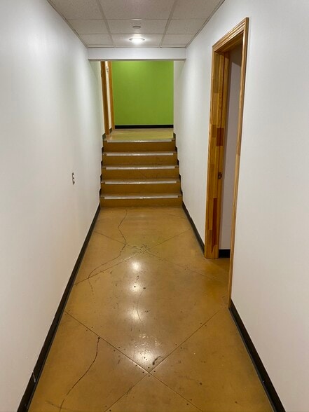 More Photos Of 1501 Iron St, North Kansas City Warehouse For Lease