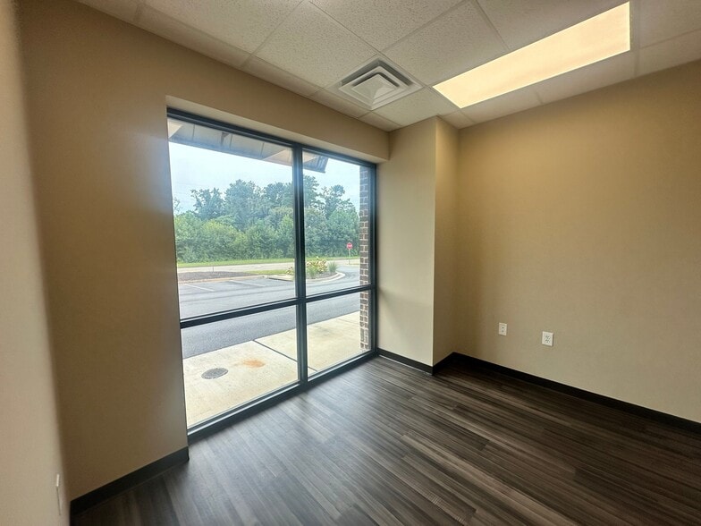 More Photos Of 4830 Marsett Pky, Cumming Light Manufacturing For Lease