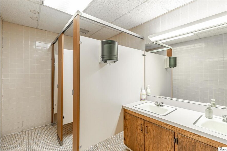 More Photos Of 235 DeSiard St, Monroe Office For Lease