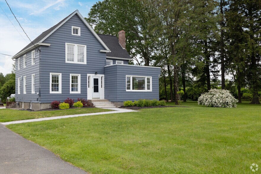 More Photos Of 267 Wolf Rd, Latham Office For Lease