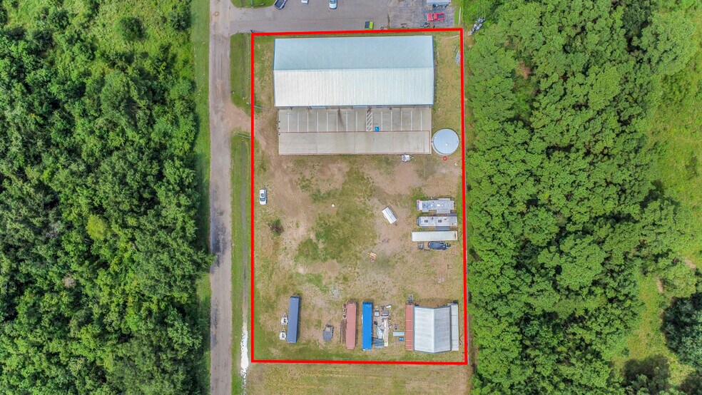 More Photos Of 31588 Industrial Park Dr, Pinehurst Warehouse For Lease