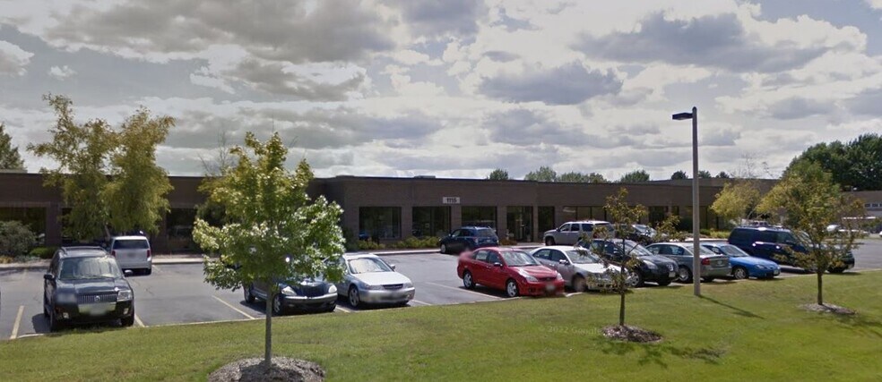 More Photos Of 1115 W Liebau Rd, Mequon Showroom For Lease